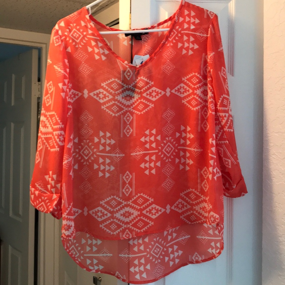 🦋Living Doll Salmon & White V Neck Size M Top - Picture 8 of 8